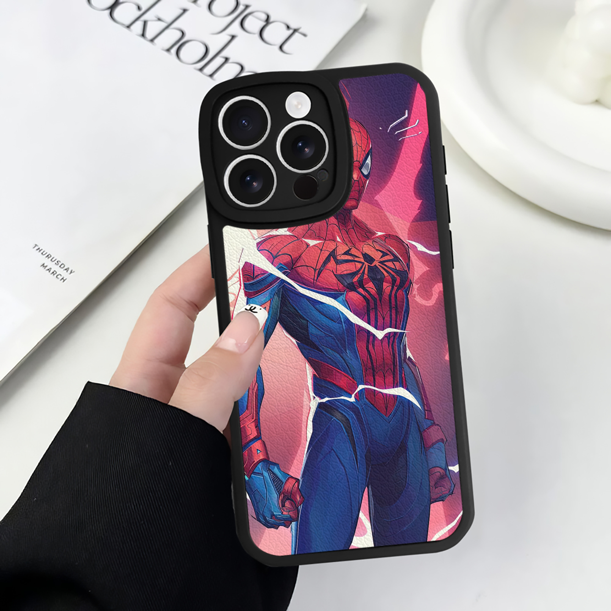 Spider Man スパイダーマン 【iPhone 16シリーズ対応】シリコンスマホケース（レザー調） 材質：シリコン